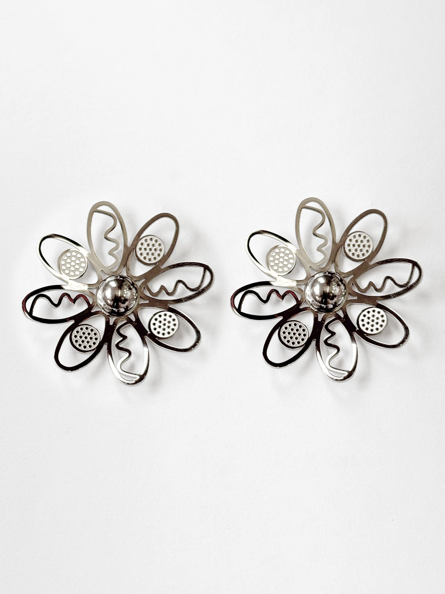 Aretes flor con formas internas