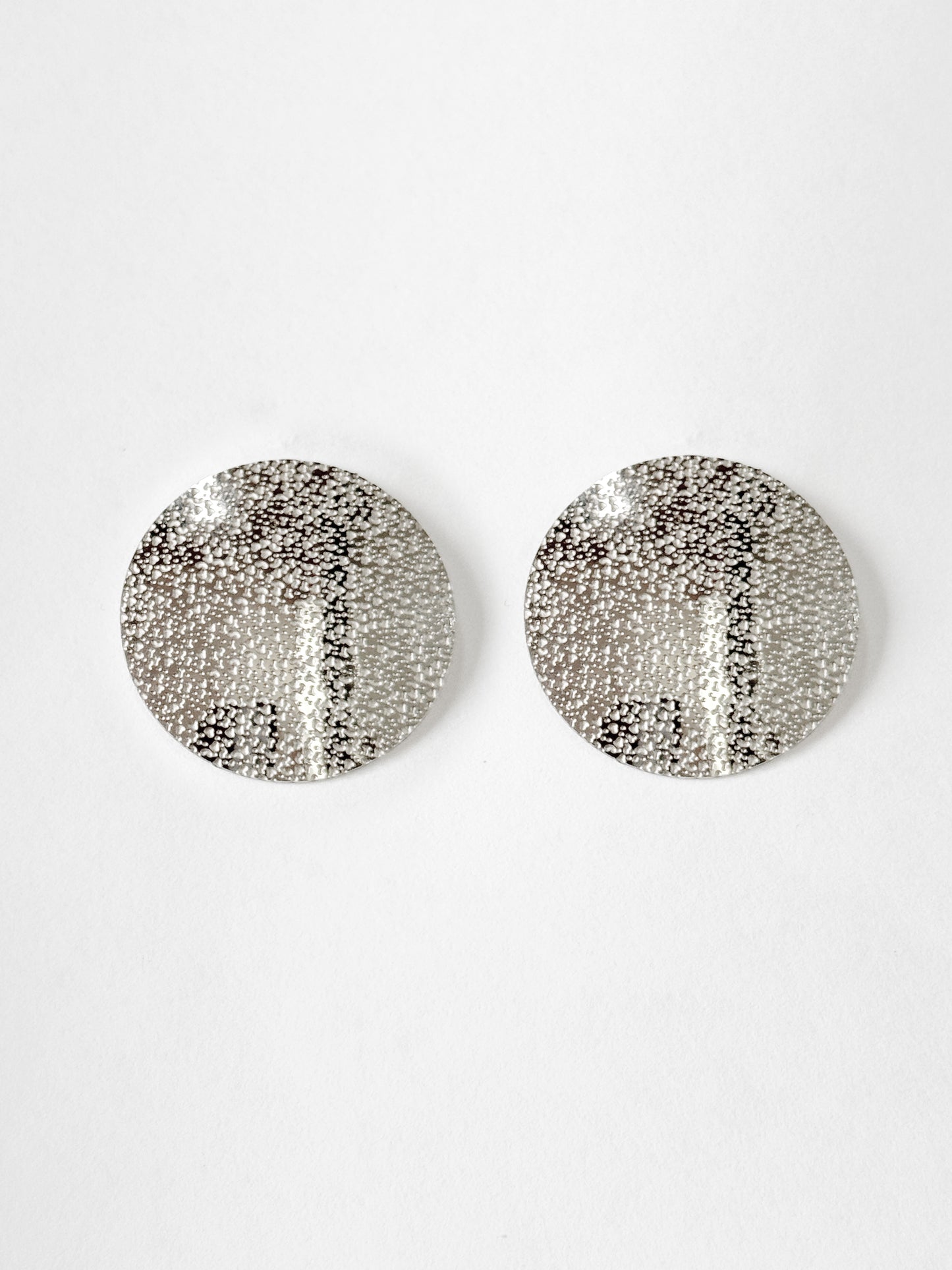 Aretes círculo texturizado