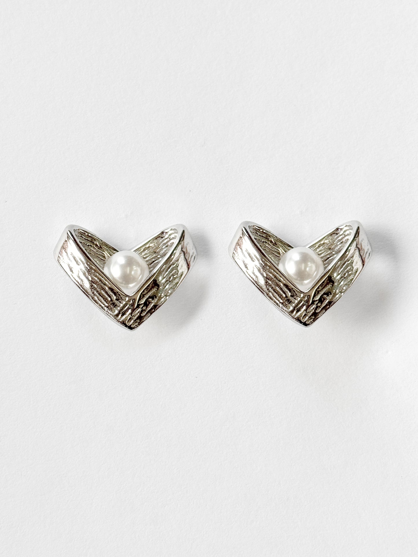 Aretes corazón emperlado