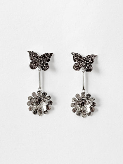 Aretes en mariposa con flor colgante
