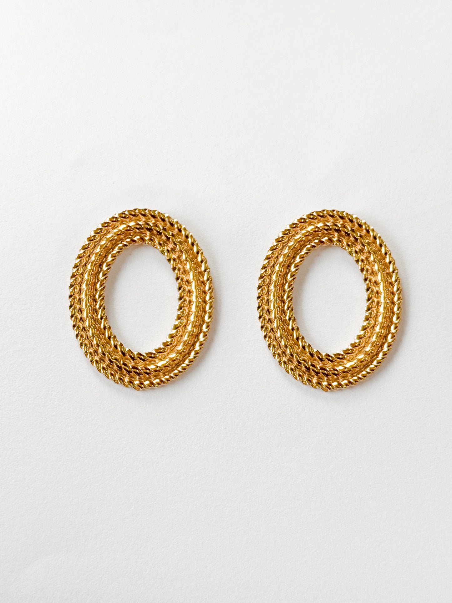 Aretes ovalado texturizado