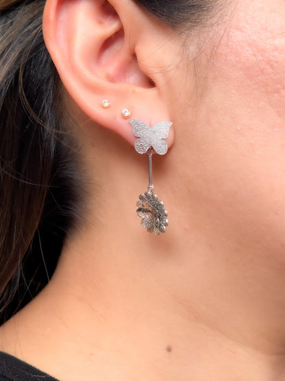 Aretes en mariposa con flor colgante