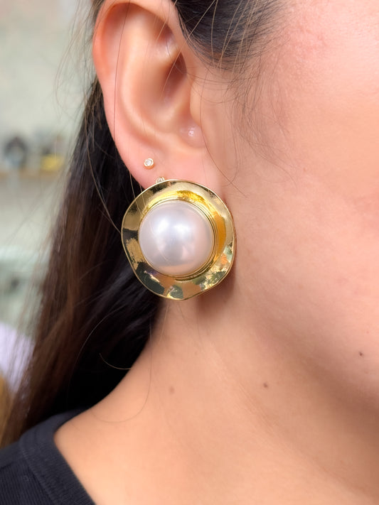 Aretes circulo perlado marco dorado