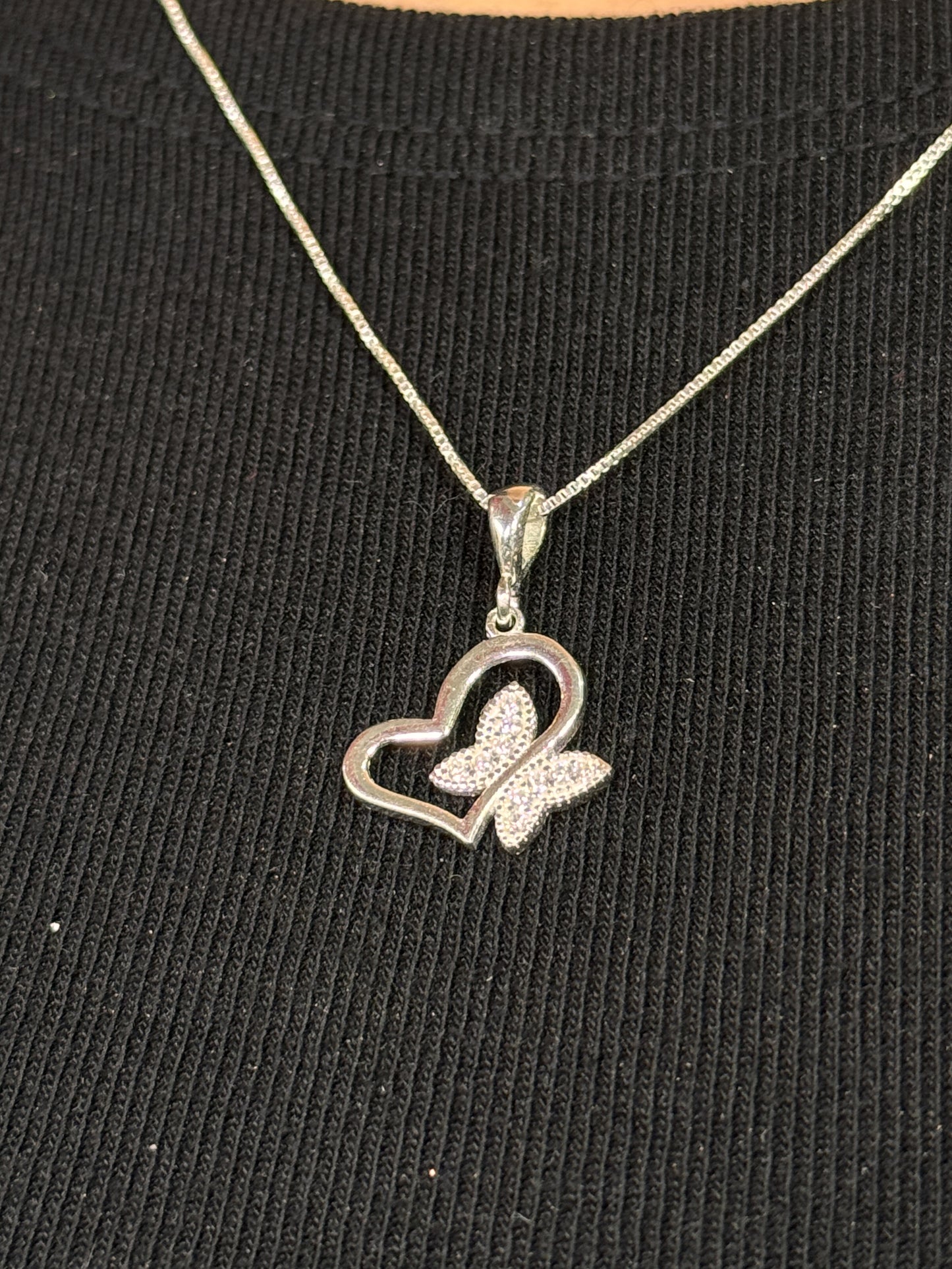 Cadena corazón y mariposa