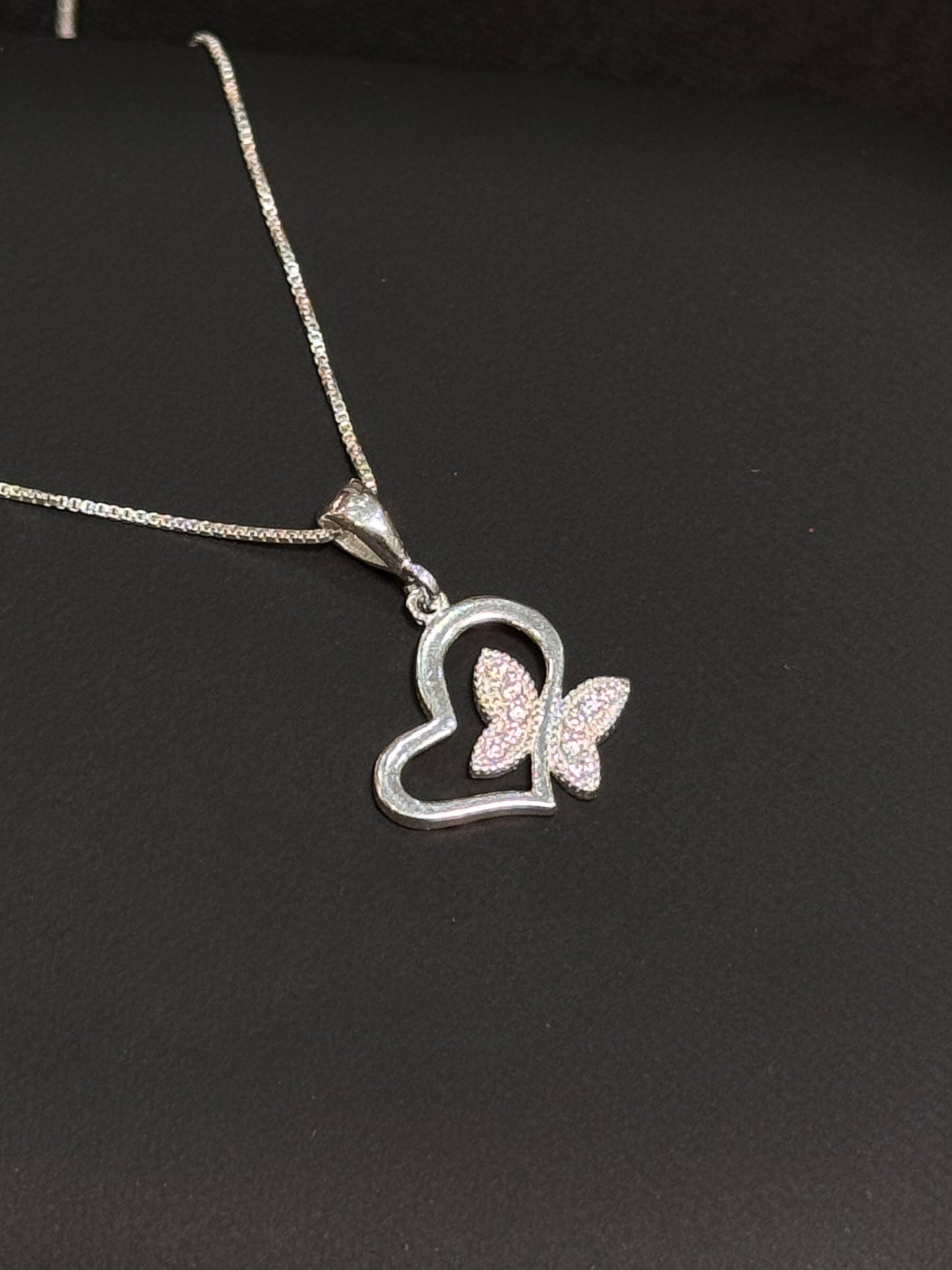 Cadena corazón y mariposa