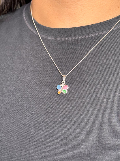 Cadena con mariposa de color