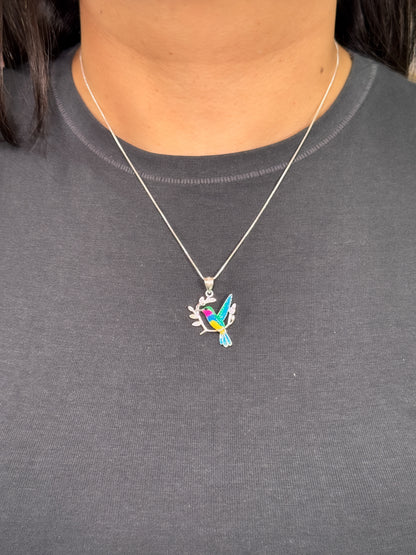 Cadena colibrí en ramas