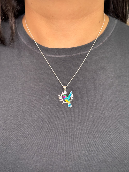 Cadena colibrí en ramas