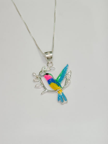 Cadena colibrí en ramas