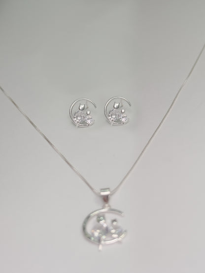 Juego de gatos en luna