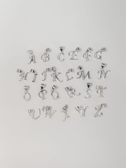 Cadena con inicial con dije colgante