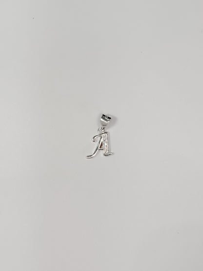 Cadena con inicial con dije colgante