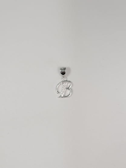 Cadena con inicial con dije colgante