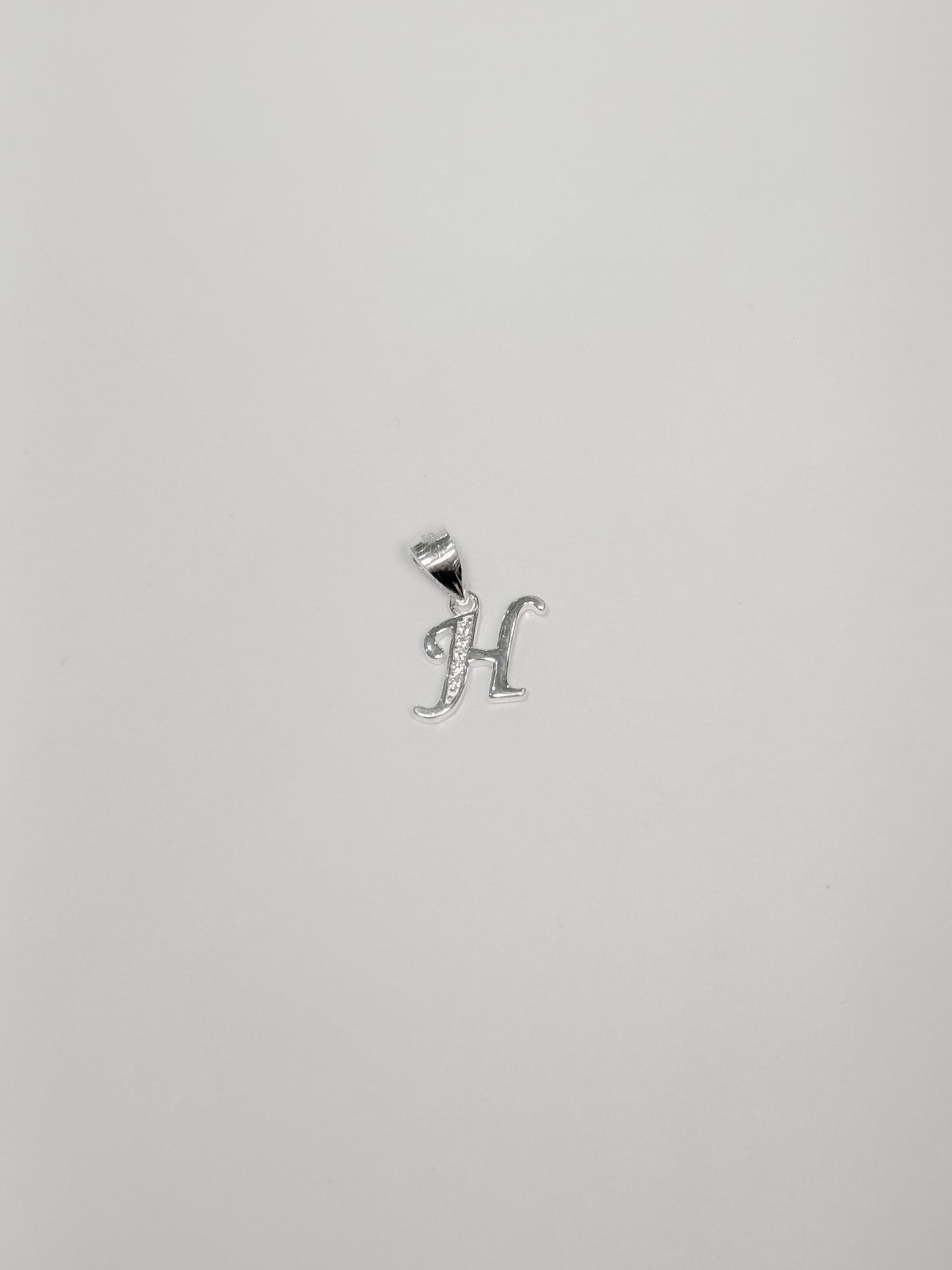 Cadena con inicial con dije colgante