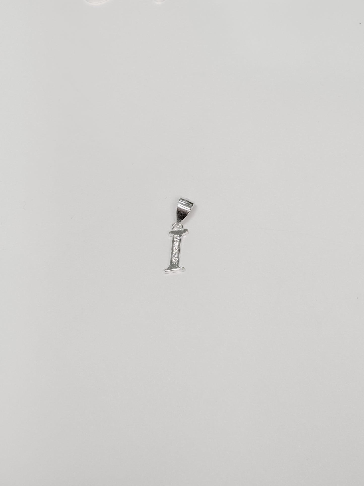 Cadena con inicial con dije colgante