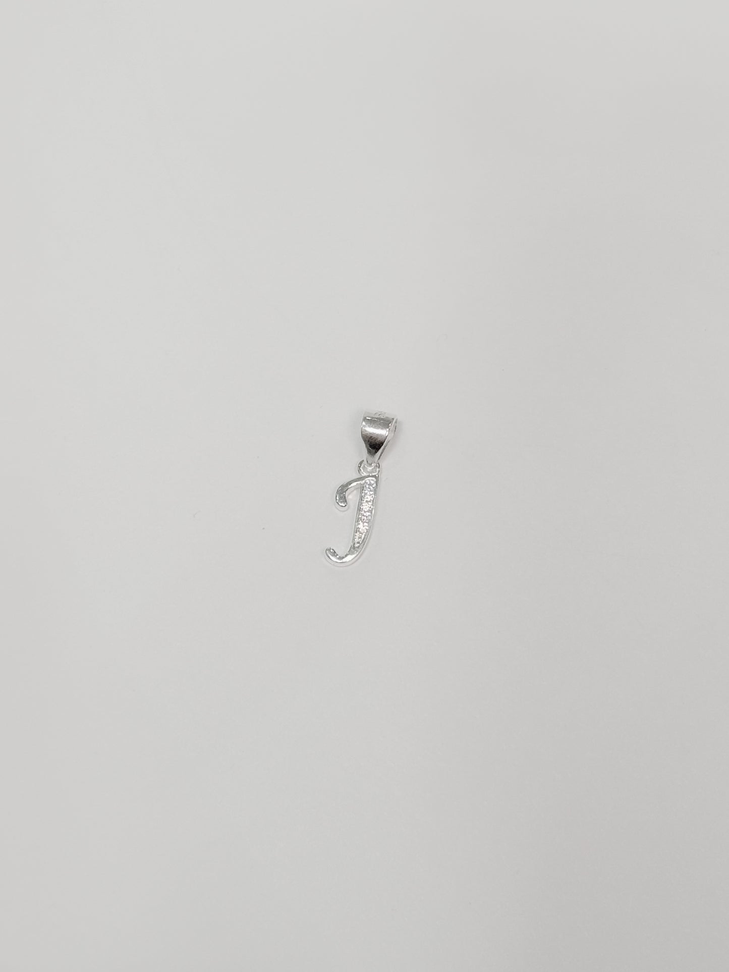 Cadena con inicial con dije colgante