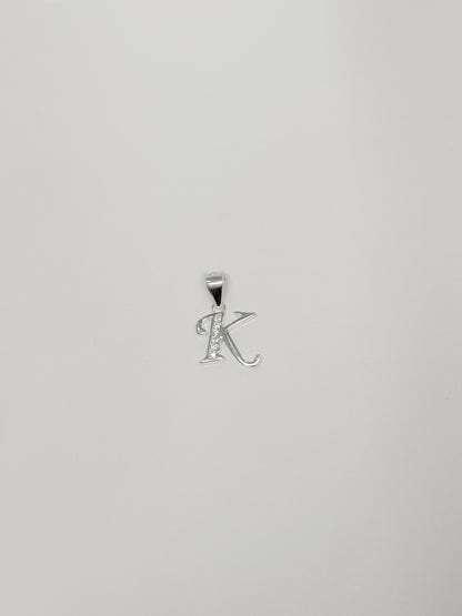 Cadena con inicial con dije colgante