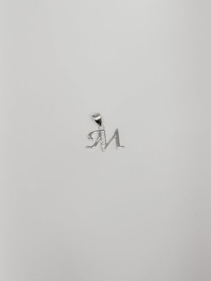 Cadena con inicial con dije colgante