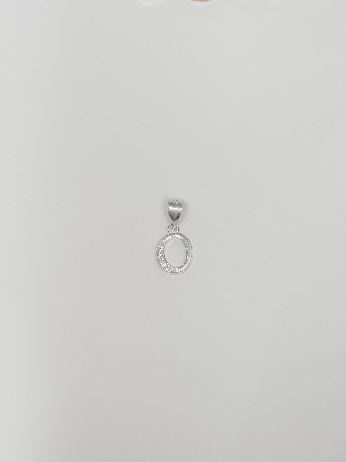 Cadena con inicial con dije colgante