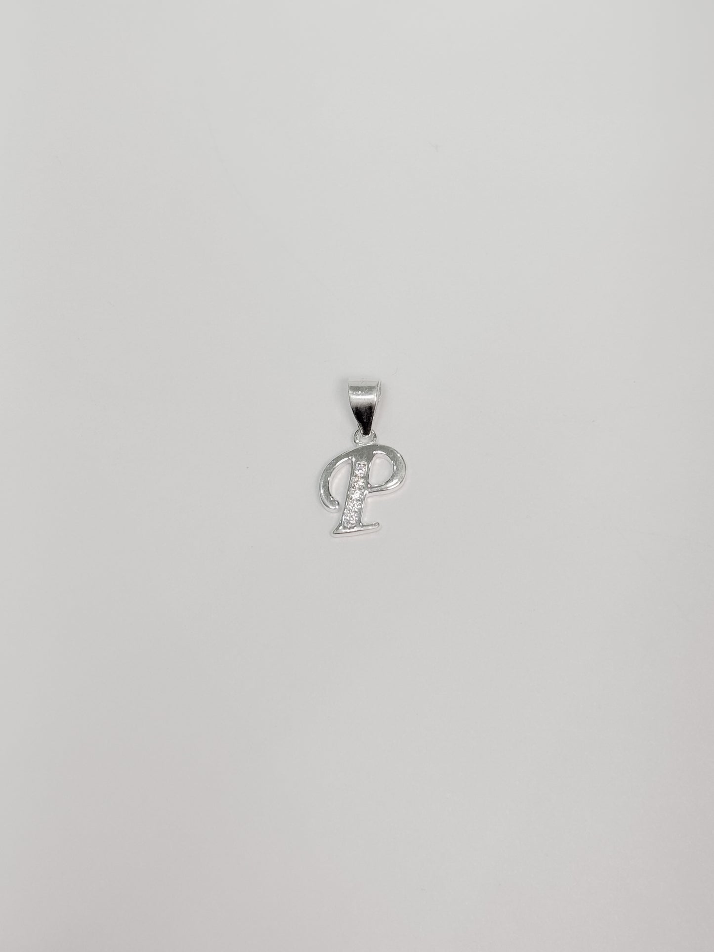 Cadena con inicial con dije colgante