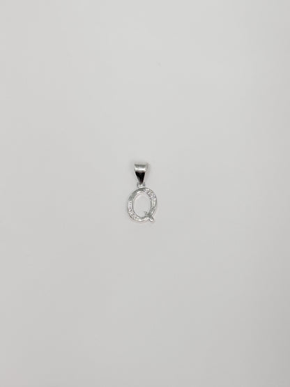 Cadena con inicial con dije colgante