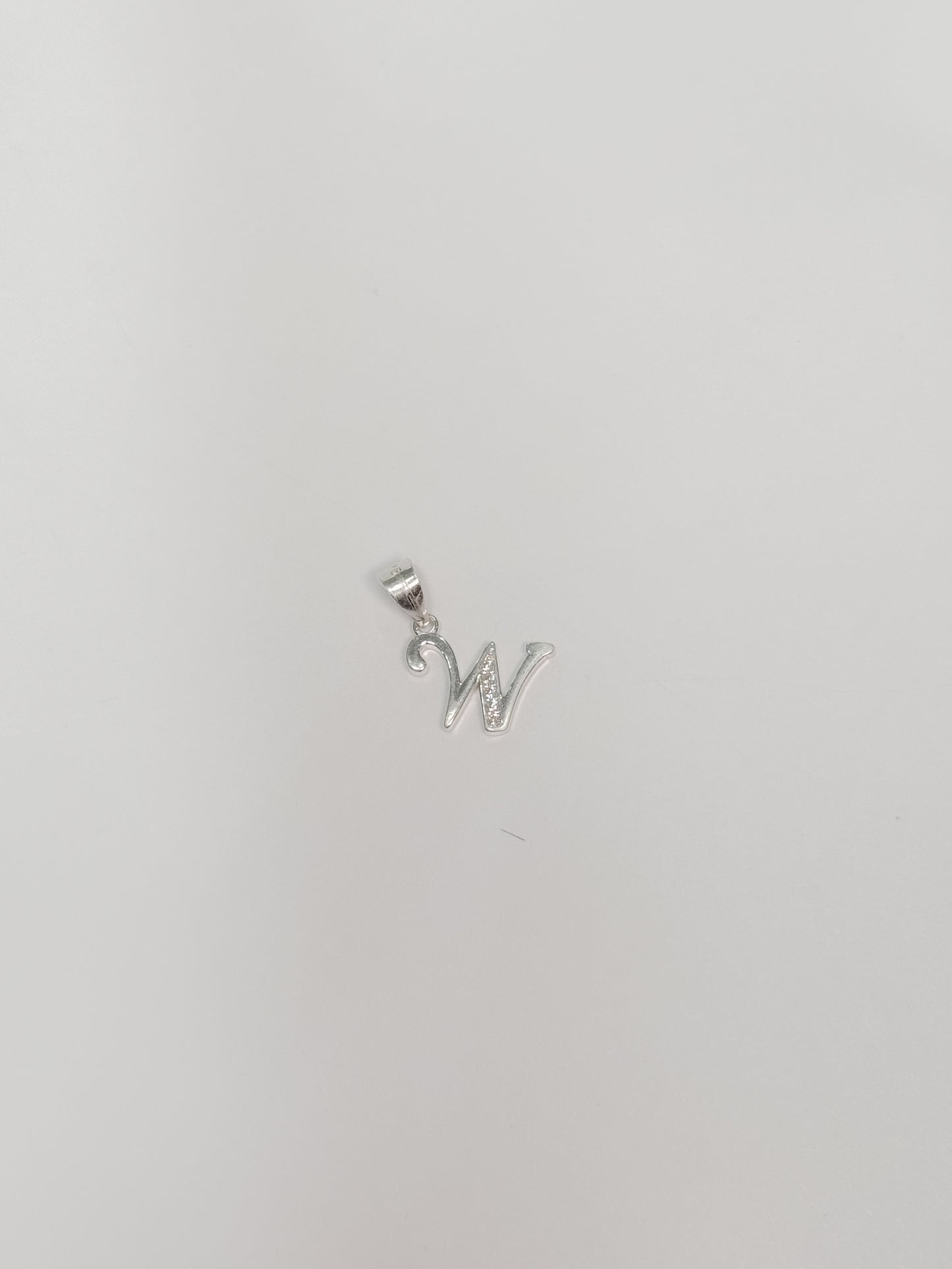 Cadena con inicial con dije colgante