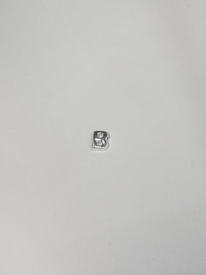 Cadena con inicial con dije pasante