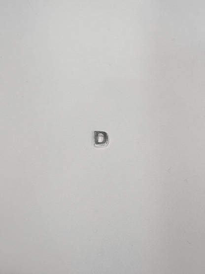 Cadena con inicial con dije pasante