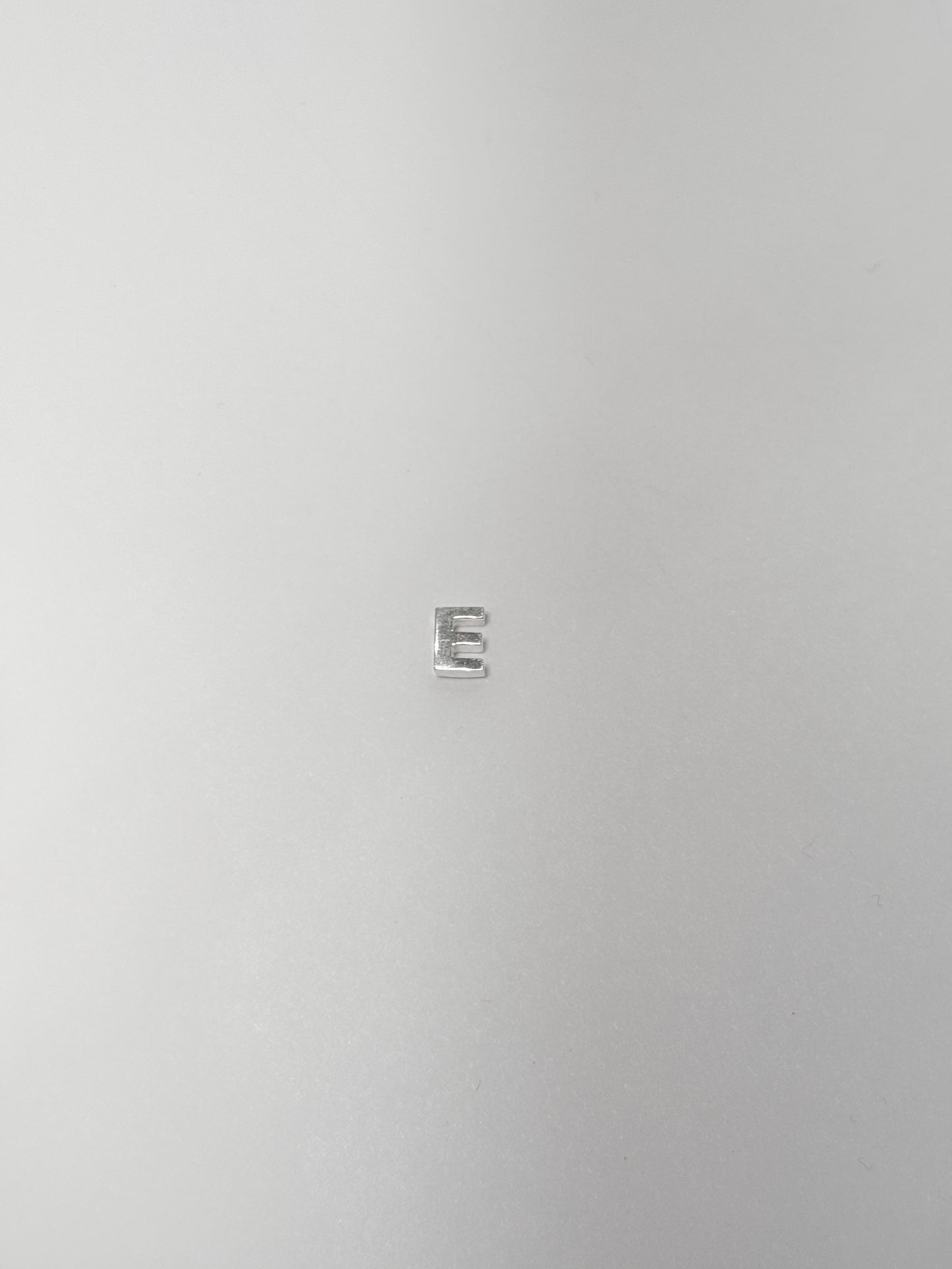 Cadena con inicial con dije pasante