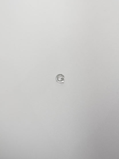 Cadena con inicial con dije pasante