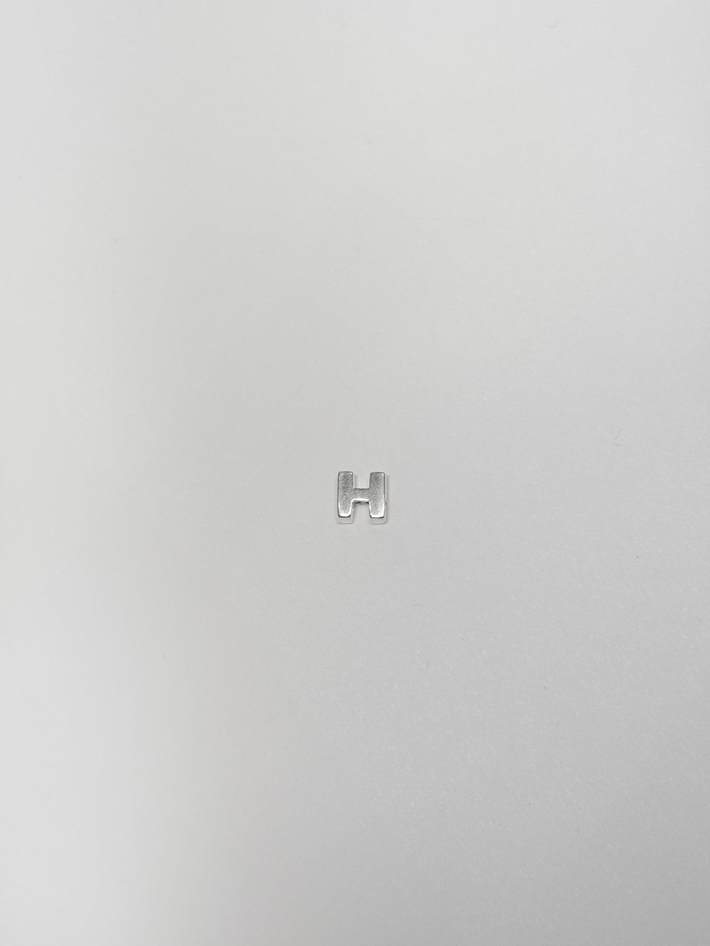 Cadena con inicial con dije pasante