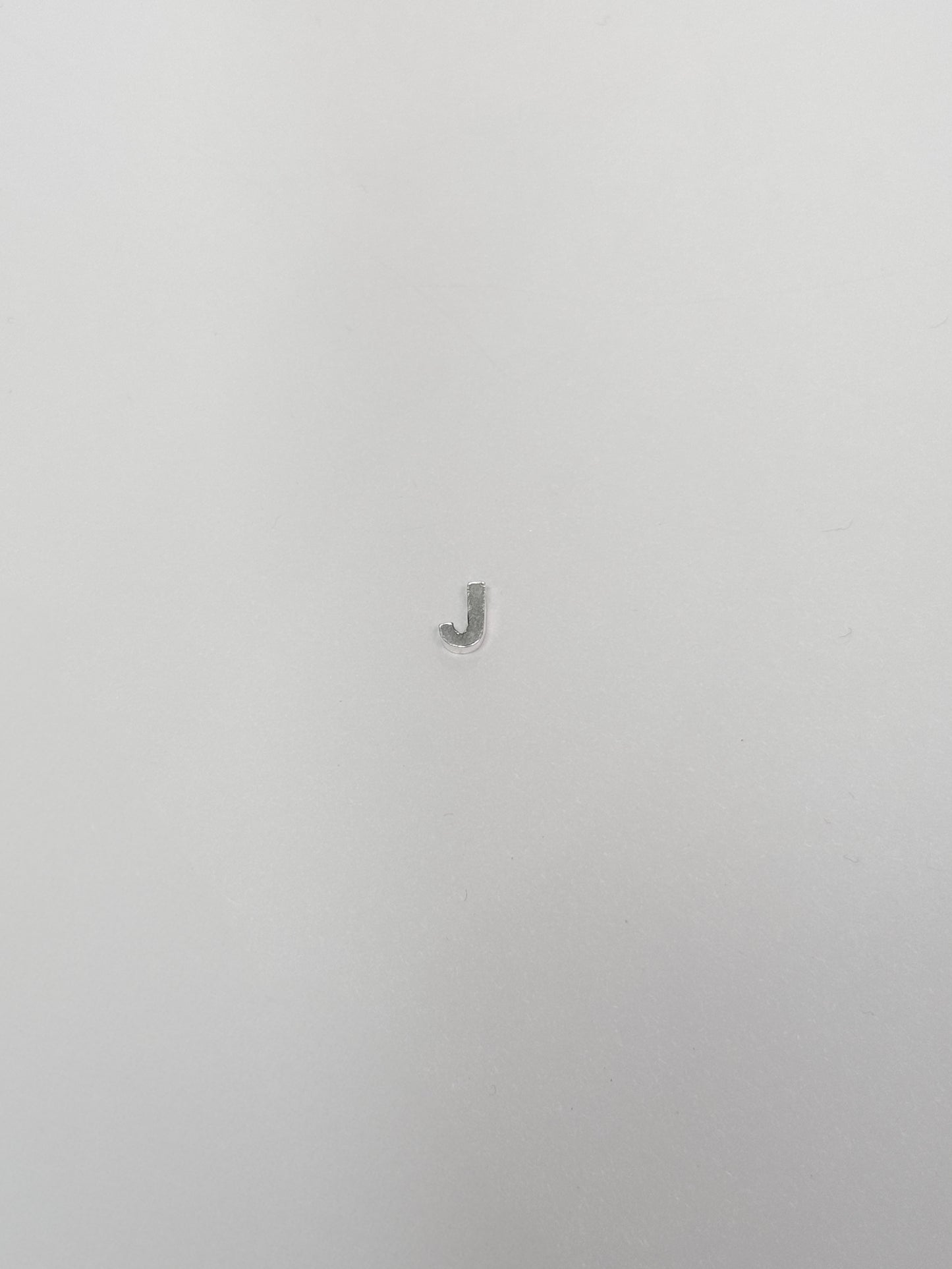 Cadena con inicial con dije pasante