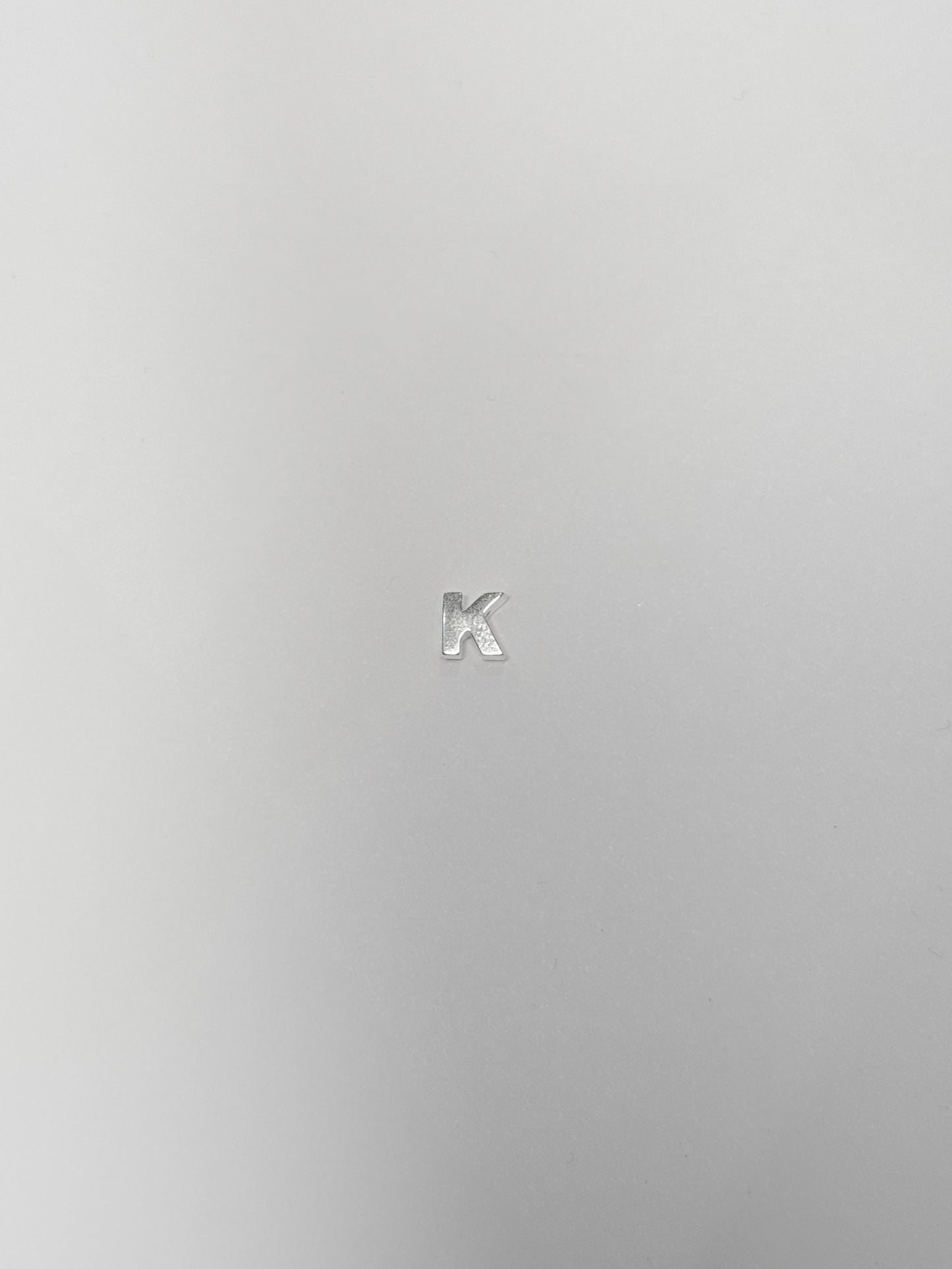 Cadena con inicial con dije pasante