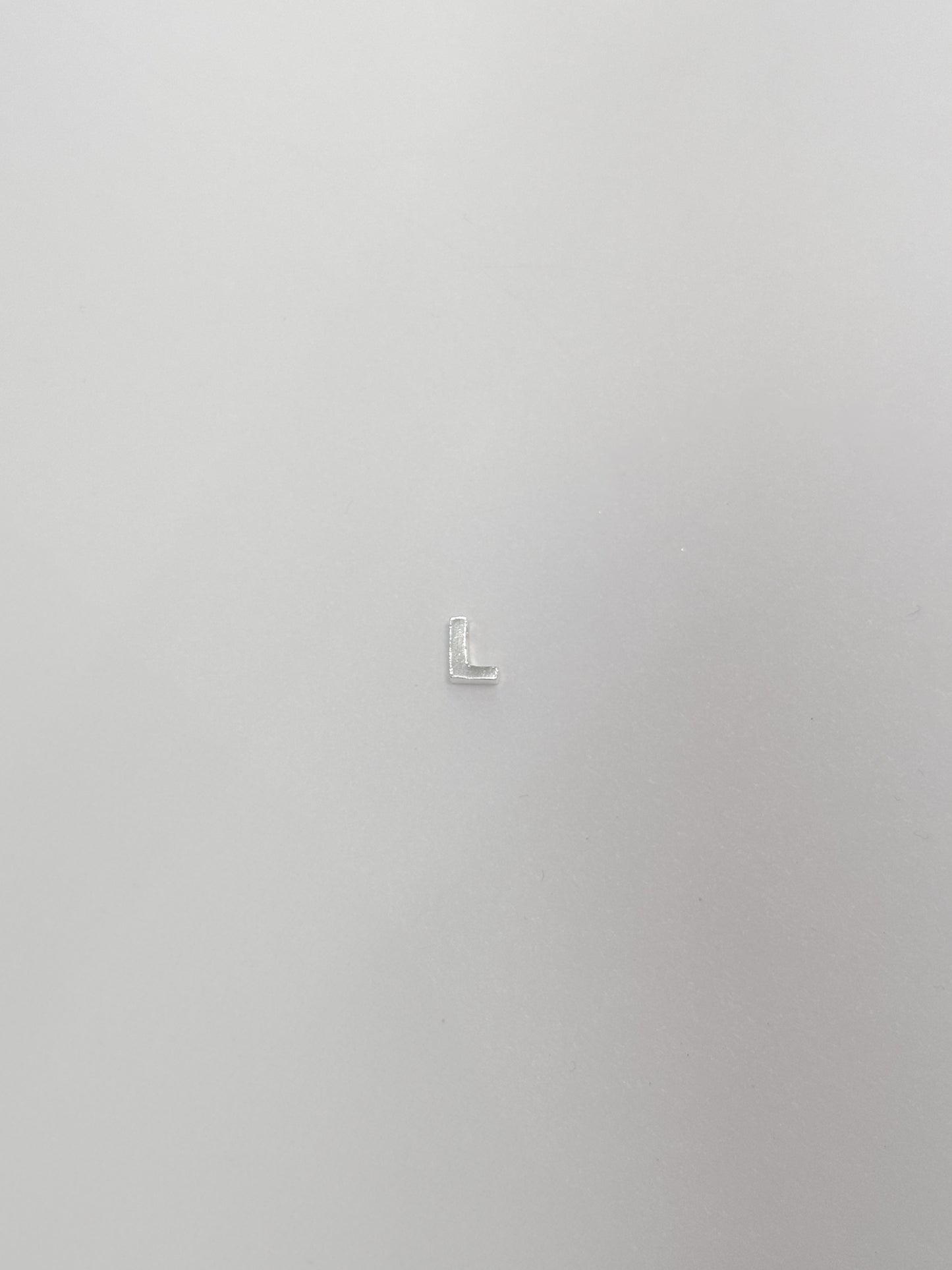 Cadena con inicial con dije pasante