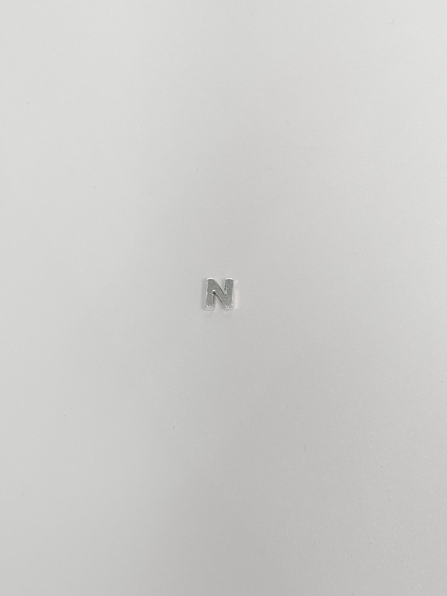 Cadena con inicial con dije pasante