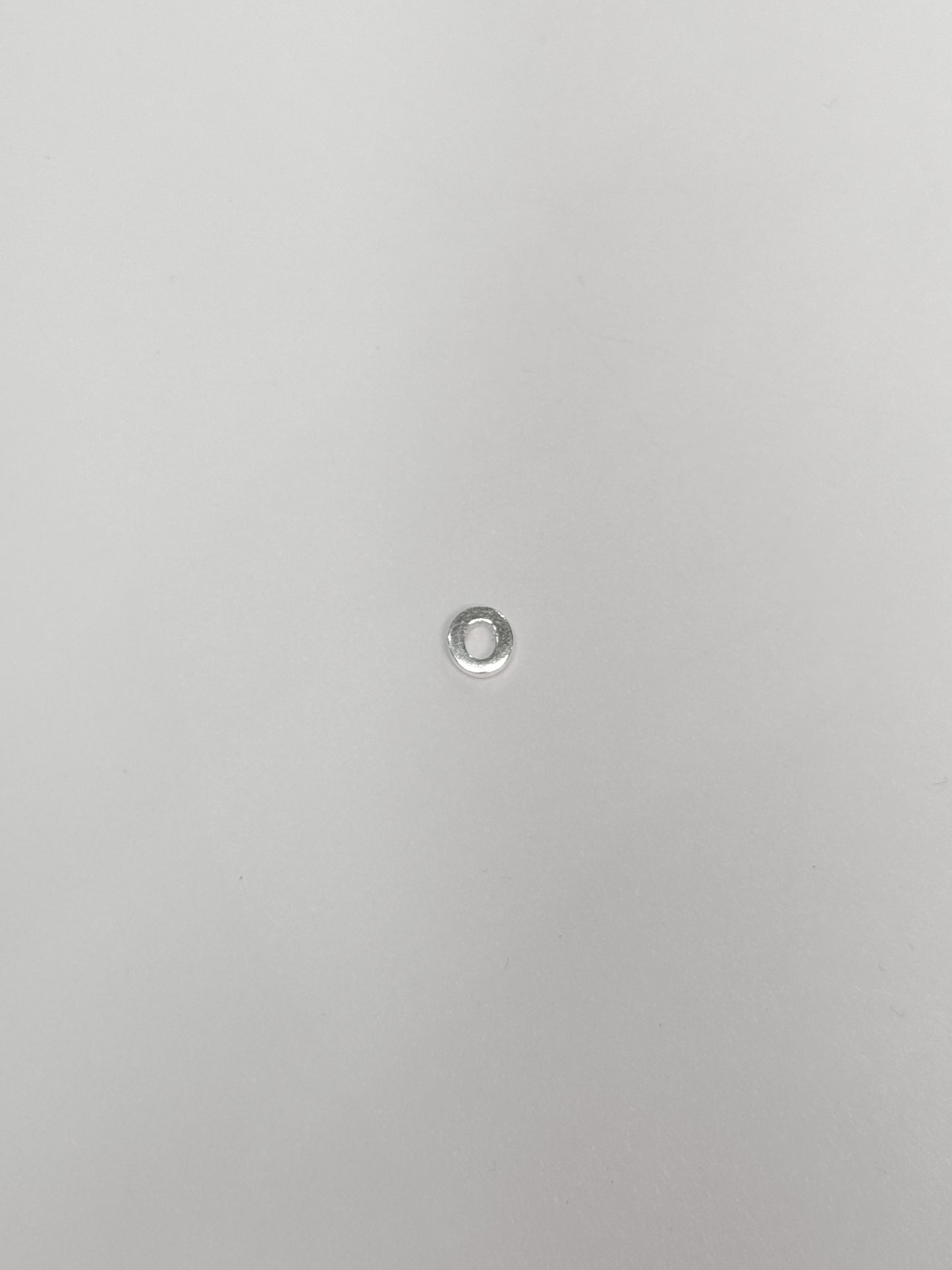 Cadena con inicial con dije pasante