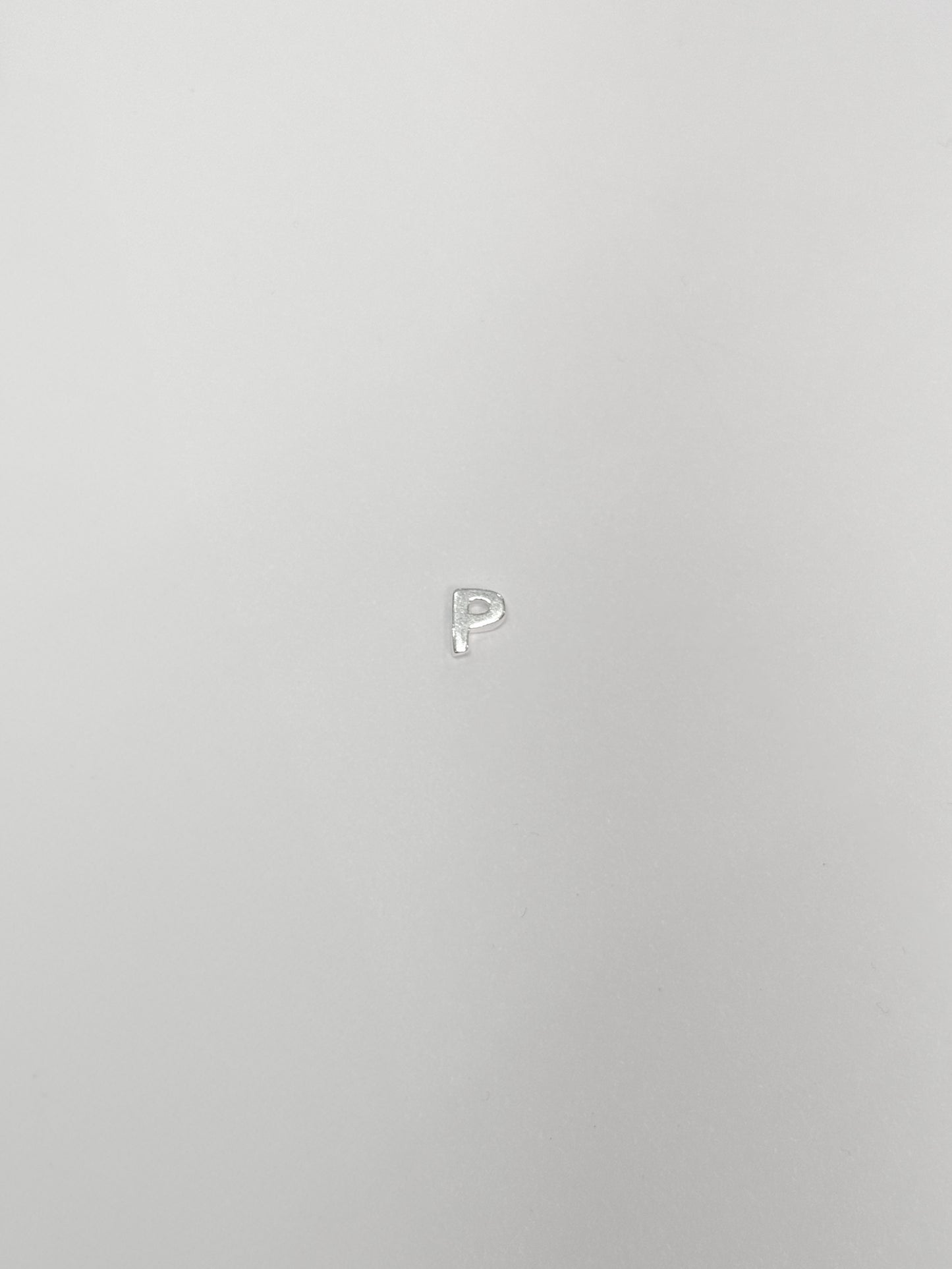 Cadena con inicial con dije pasante