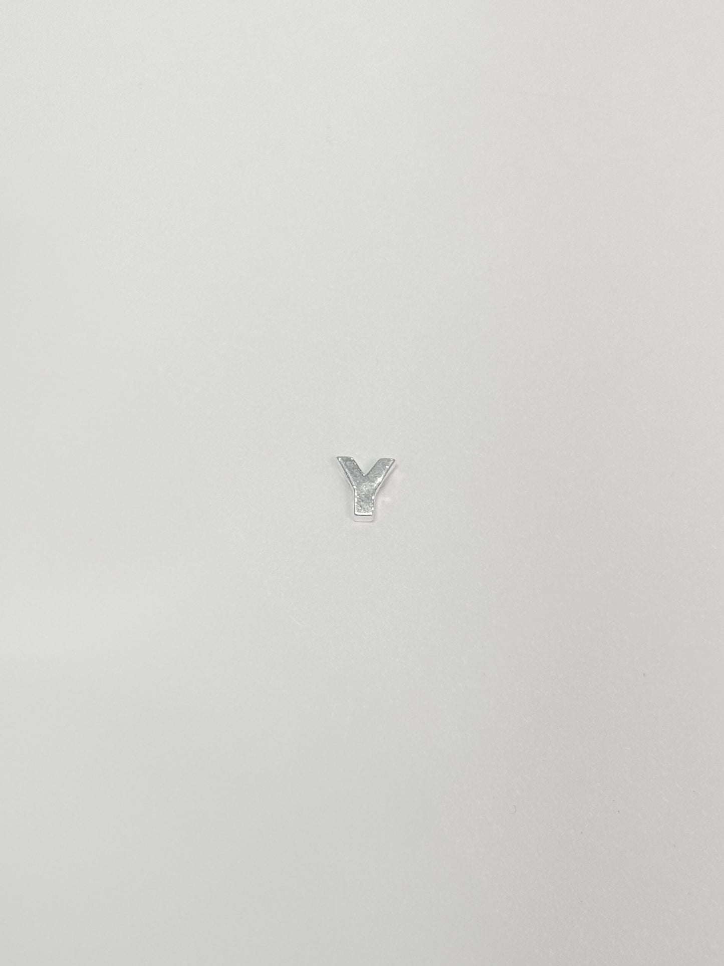 Cadena con inicial con dije pasante