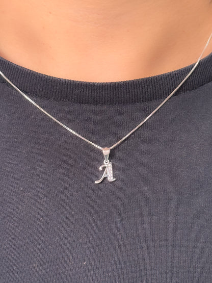 Cadena con inicial con dije colgante