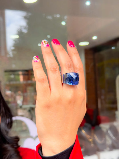 Anillo brillante cristalino