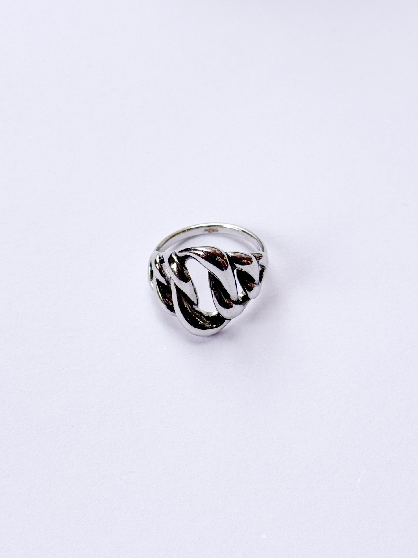 Anillo enredadera plateada