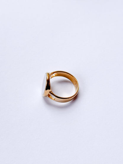 Anillo ovalo en nácar
