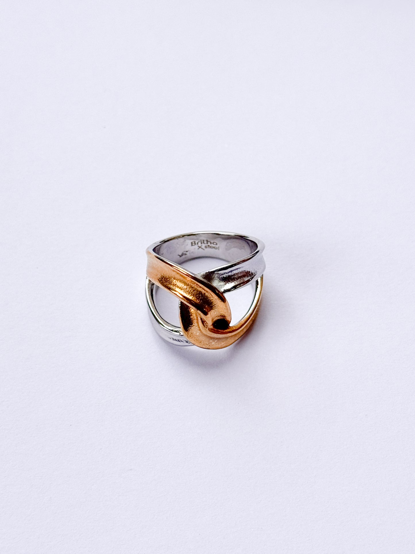 Anillo dos oros entrelazado