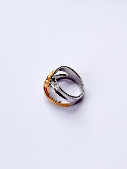 Anillo dos oros entrelazado