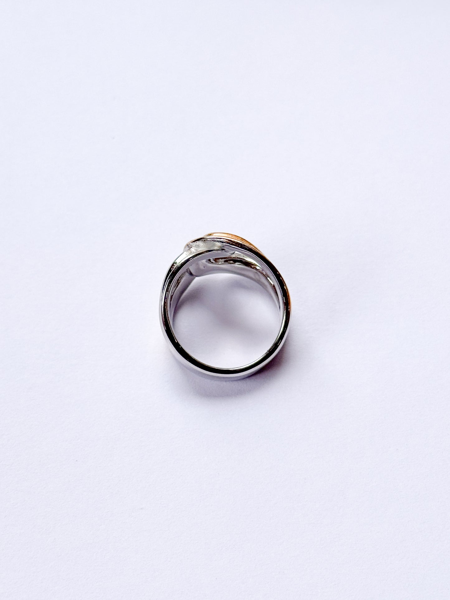 Anillo dos oros entrelazado