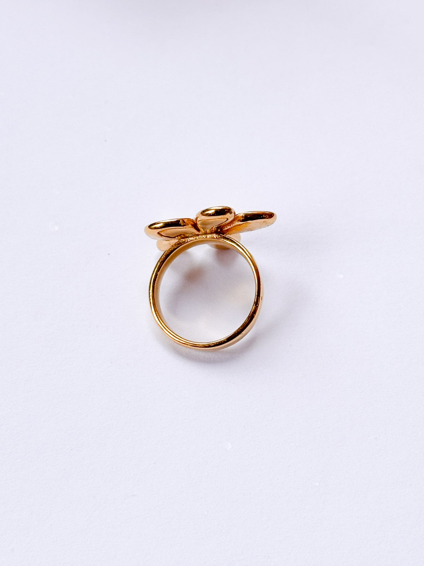 Anillo flor texturizada