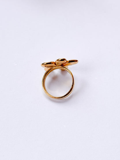 Anillo flor texturizada