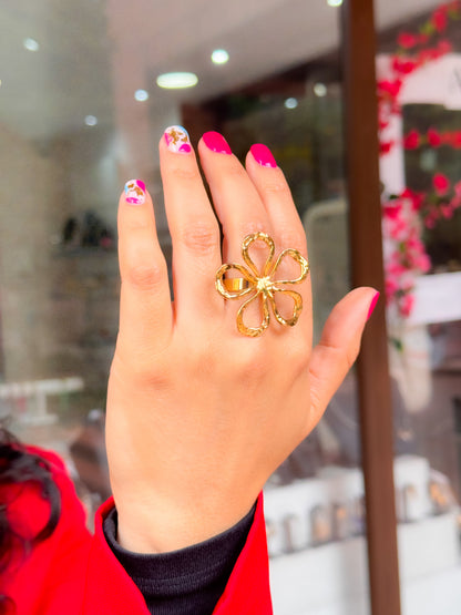 Anillo flor siluetada