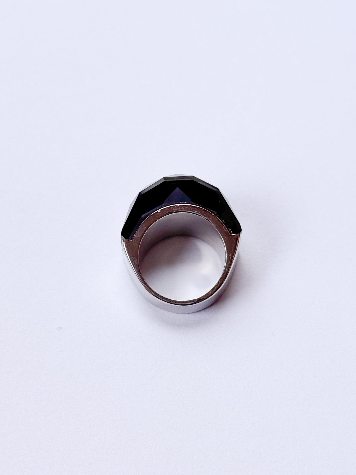 Anillo brillante cristalino