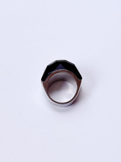 Anillo brillante cristalino